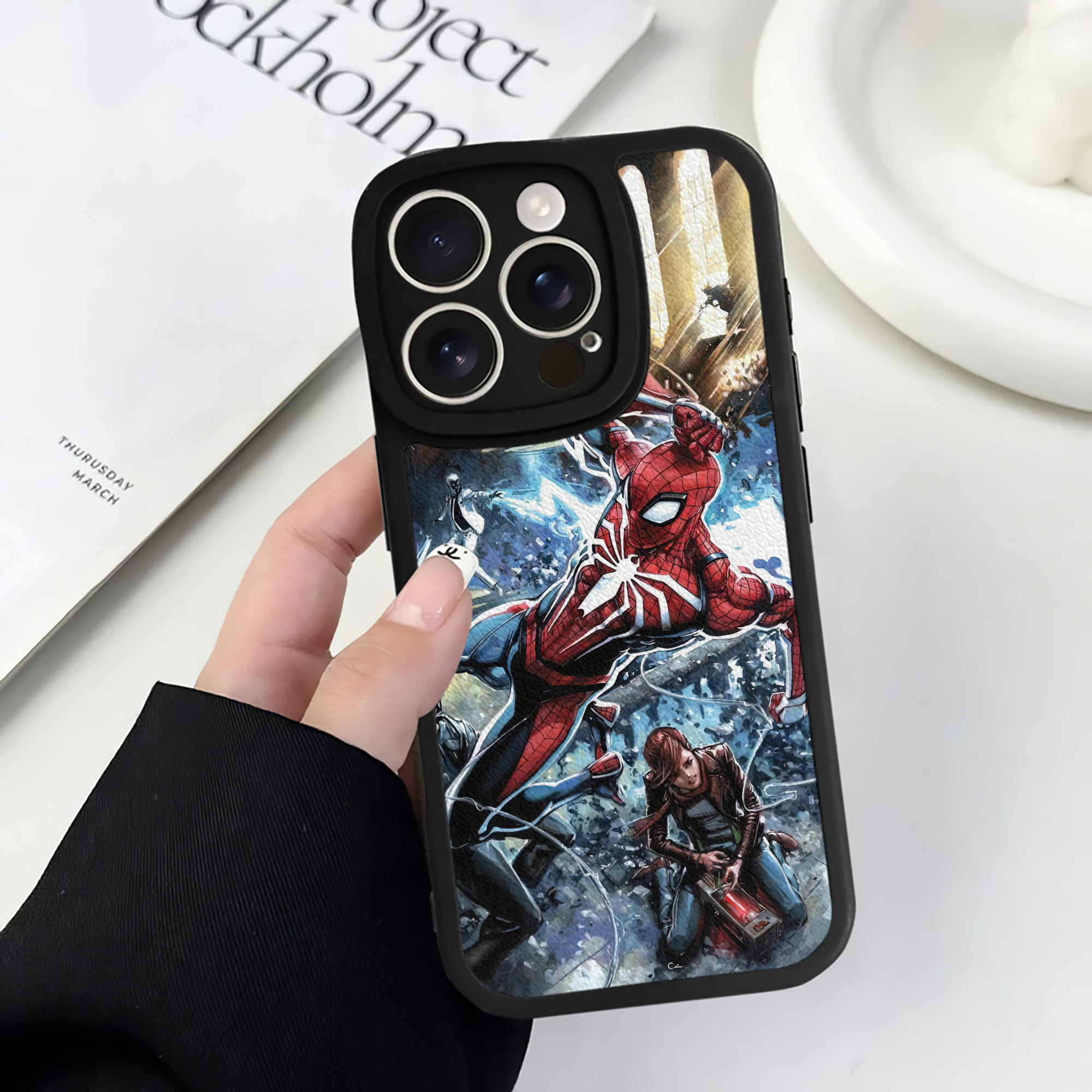 Spider Man スパイダーマン 【iPhone 16シリーズ対応】シリコンスマホケース（レザー調） 材質：シリコン
